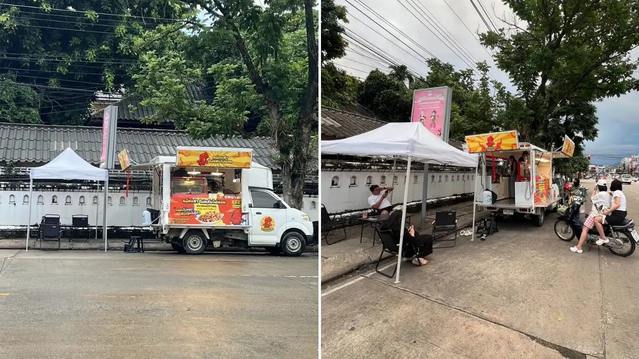 บรรยากาศร้านไม่หลับไม่นอน ฟู้ดทรัคขายหนวดปลาหมึกทอด กำลังตั้งร้านพร้อมเต็นท์และที่นั่งข้างกำแพงวัดมิ่งเมือง เชียงราย